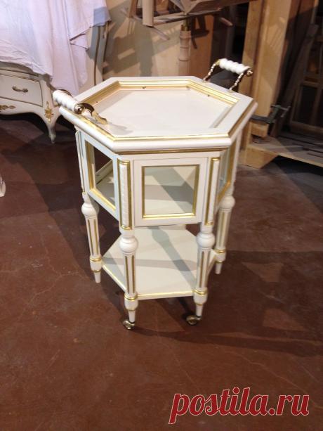 Чайный столик с разносом. Интересная композиция итальянского ремесленного производства.