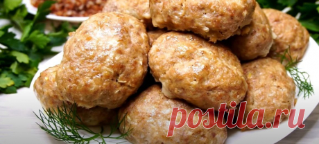 Когда хочется действительно вкусных котлет, готовлю по рецепту который случайно нашла в интернете... Рецепт нашла в интернете, когда приготовила первый раз была сама удивлена от сочности и нежности таких котлет, даже такого результата с добавлением сала в фарш я не добивалась