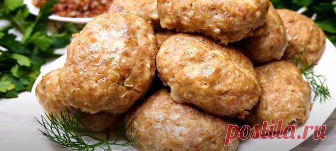 Когда хочется действительно вкусных котлет, готовлю по рецепту который случайно нашла в интернете... Рецепт нашла в интернете, когда приготовила первый раз была сама удивлена от сочности и нежности таких котлет, даже такого результата с добавлением сала в фарш я не добивалась