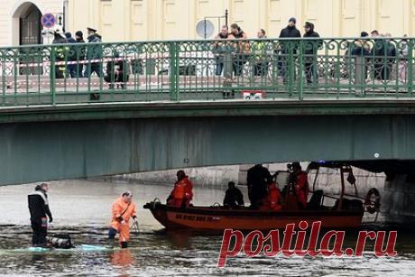 Дагестанцы первыми пришли на помощь пассажирам упавшего в Мойку автобуса