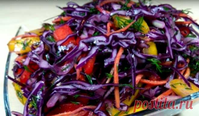Легкий овощной салат на каждый день: витаминный и вкусный И подаем к столу! Яркий, аппетитный и полезный, легкий овощной салат подойдет к любым мясным блюдам! А в пост – и к не мясным! Сочетание ингредиентов идеальное: не добавить, не убавить. Вкус же у такой закуски бесподобный: оценят все.