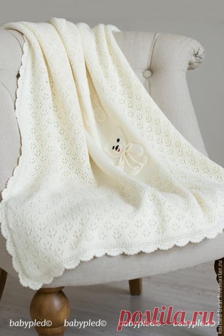 Купить Вязаный детский плед с медвежонком в интернет магазине на Ярмарке Мастеров