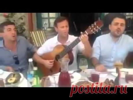 Поют просто замечательно!