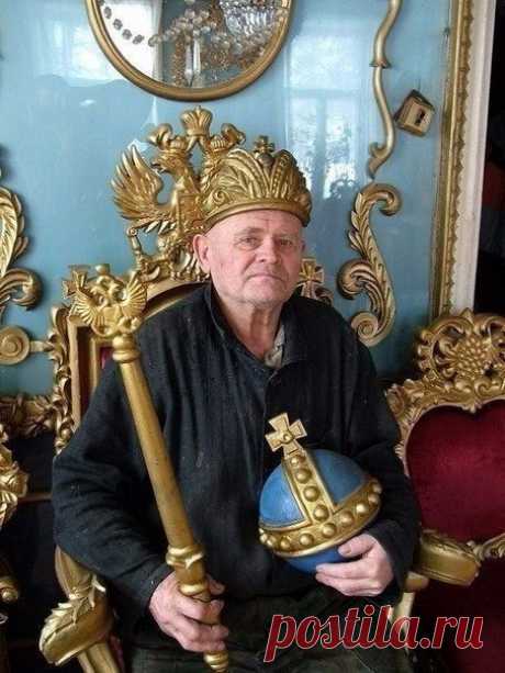 Знакомьтесь, Царь! Старичок из Брянской области превратил свой старый дом во дворец - koffboy.com