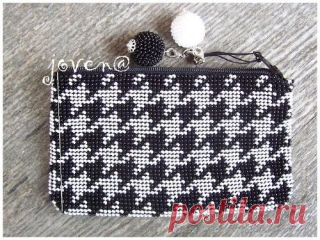 >Чехлы, вязаные крючком с бисером