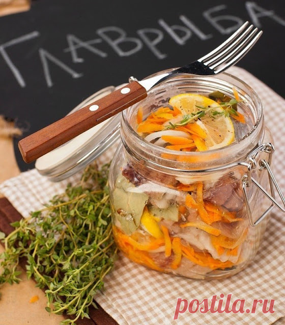 Селёдка по-голландски - вкусно нереально 

 
Ингредиенты:
 
Сельдь свежемороженная - 2 шт.
Лук - 2 шт.
Лимон - 0,5 шт.
Подсластитель - 1 ч.л
Соль - 4 ч.л.
Морковь - 1 шт.
Лавровый лист - 10-12 шт.
Чёрный перец - 8-10 горошин (крупно-молотых)…