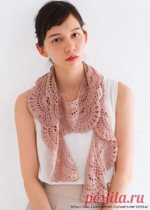 Ажурный шарф узором в 