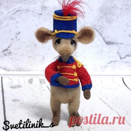 Мышиный карнавал амигуруми. Схемы и описания для вязания игрушек крючком! Бесплатный мастер-класс от Михетовой Светланы по вязанию маленькой мышки с Мышиного карнавала. Высота вязаной крючком игрушки примерно 10 см. Для изго…