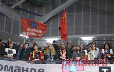 Фетисов связывает ситуацию с надписями на атрибутике с пиаром &quot;Шанхая&quot;. Ранее болельщика клуба в официальной атрибутике не пустили на матч со СКА из-за надписей на китайском языке