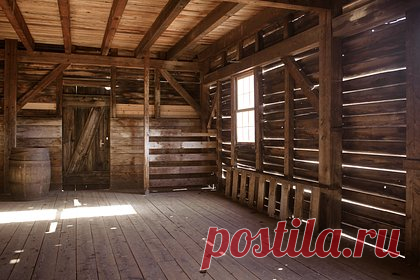 Туристка забронировала роскошный дом и оказалась в сарае без мебели