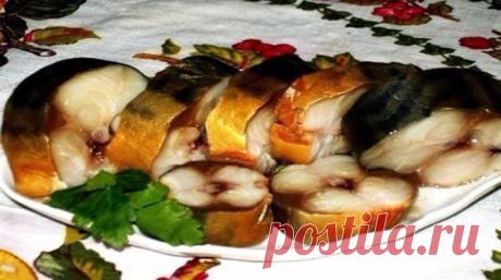 Варено-копченая скумбрия за 5 минут - ПУТЕШЕСТВУЙ ПО САЙТУ. Варено-копченая скумбрия за 5 минут! Удивительно правда? Я сама когда впервые услышала этот рецепт поразилась, разве можно так быстро приготовить копченую  рыбу. Этот чудесный рецепт мне поведала продавщица на рынке, этой же самой рыбы. Теперь, я ей очень благодарна, варено-копченая скумбрия всегда получается изумительная, а главное ее готовка занимает мало …