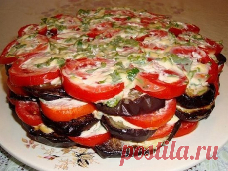 Просто божественный: 
САЛАТ "БАКЛАЖАННЫЙ РАЙ
Этот пикантный салат-закуску я нашла в старой маминой кулинарной тетради под названием «Турандот». Рядом красовалась выведенная красным фломастером галочка, а это означает, что блюдо находится в неизменных фаворитах. Что же стоит попробовать приготовить. 
Пойду съем еще кусочек! 
Блюдо получилось похожим на знаменитый итальянский капрезе с ингредиентом из антипасто — баклажанами. Вкус не передать! 
Ингредиенты: 
Крекер — 100 г 
Баклажан — 1 шт. 
П