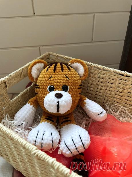 PDF Тигрята крючком. FREE crochet pattern; Аmigurumi animal patterns. Амигуруми схемы и описания на русском. Вязаные игрушки и поделки своими руками #amimore - тигр из плюшевой пряжи, плюшевый тигрёнок, котик, кот, кошечка, кошка, котенок.