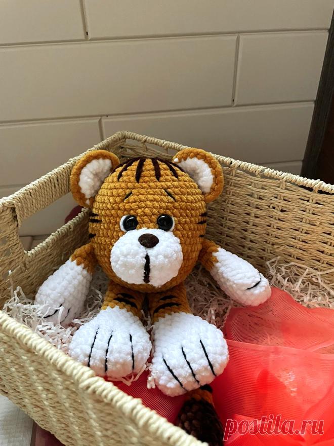 PDF Тигрята крючком. FREE crochet pattern; Аmigurumi animal patterns. Амигуруми схемы и описания на русском. Вязаные игрушки и поделки своими руками #amimore - тигр из плюшевой пряжи, плюшевый тигрёнок, котик, кот, кошечка, кошка, котенок.