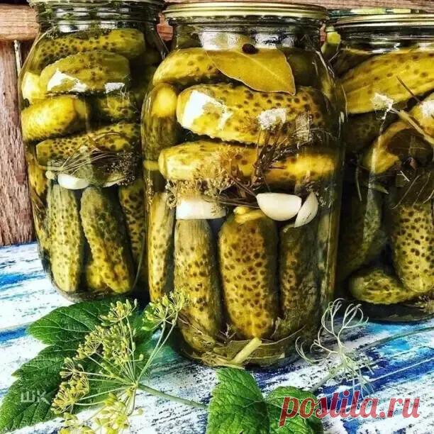 Суперхрустящие огурчики на зиму, которые никогда не взрываются и не мутнеют. Без стерилизации.
В результате получаются просто шикарные хрустящие огурчики.
Идеальное сочетание сахара, соли и уксуса. Рецепт проверен десятками лет.