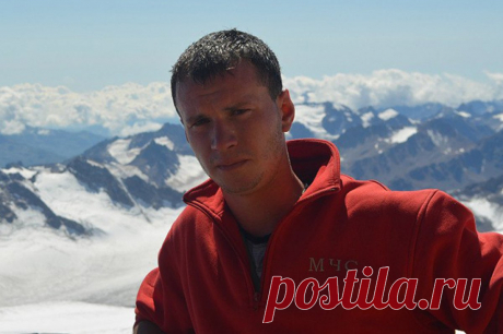 Недавно родился сын. В Балашихе под руинами погиб спасатель Олег Калмыков. 20 сентября при обрушении поврежденного взрывом газа дома в Балашихе погиб, спасая людей, старший смены 201-й пожарной части «Мособлпожспаса» Олег Калмыков. Он неоднократно участвовал в спасательных операциях на востоке Подмосковья.