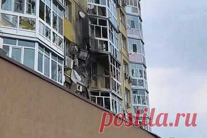 Раскрыты подробности о поврежденной из-за попадания дрона квартиры в Воронеже. Внутри помещения, в которое врезался беспилотник на улице Белинского в Воронеже, в момент случившегося никого не было. Такие подробности о происшествии сообщил губернатор Александр Гусев. «На момент инцидента в нем никого не было. Как уже говорил, троим легко пострадавшим оказана медпомощь», — сообщил он.