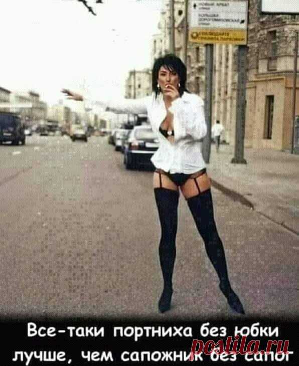 Рабочий кабинет. 7 столов. Сотрудница разговаривает с мужем...