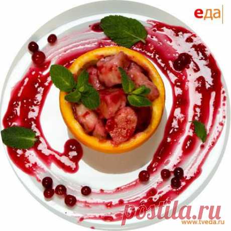 Рецепт. Ленивые апельсиновые вареники с брусничным соусом и апельсиновым смузи