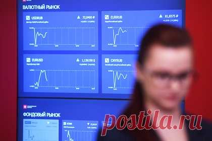 Индекс Мосбиржи рухнул. Российский рынок акций продолжил падение на утренних торгах 19 января, индекс Московской биржи с дополнительным кодом (IMOEX2) к моменту написания новости рухнул на 1,22 процента до 3 289,43 пункта, следует из данных биржи. Российский фондовый рынок падает несколько дней подряд на фоне роста политической напряженности.