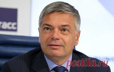 Шишкарев предложил РФС и ФХР подписать хартию о противодействии договорным матчам. Ранее Федерация гандбола России дисквалифицировала восьмерых спортсменов за организацию договорных матчей на чемпионате Европы среди игроков не старше 19 лет