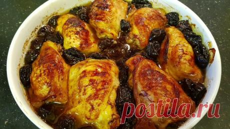 Жареная в духовке курица с черносливом#курицасчерносливом Состав:курица 1кг,соевый соус 2ст.ложки,&nbsp;соус барбекю 2ст.ложки,&nbsp;1ст.ложка рисового винного уксуса или лимонного сока,1/3-1/2 белого или чёрного перца,&nbsp;Соль по вкусу(у меня2/3ч.ложки)Растительное масло по надобности.&nbsp;                               250г чернослива.