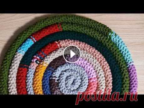СУПЕР ИДЕЯ ИЗ ОСТАТКОВ ПРЯЖИ|Коврик крючком из остатков трикотажной пряжи!!! У многих вязальщиц возникает вопрос,куда же использовать остатки трикотажной пряжи?В этом видео вы найдёте один из многочисленых вариантов применения ...