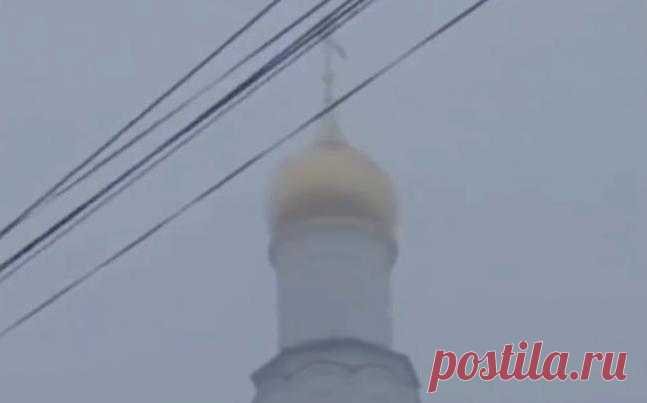 Колокола церкви зазвонили во время землетрясения на Камчатке. Видео. Во время землетрясения в Петропавловске-Камчатском колокола местной церкви начали звонить из-за раскачивания колокольни.
