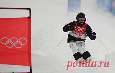 Шведский фристайлист Валльберг стал олимпийским чемпионом в могуле. Второе место занял канадец Микаэль Кингсбери, третье - японец Икума Хорисима