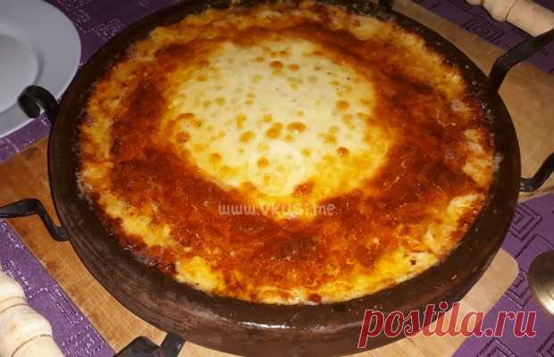 Кашкавал на сач | © Вкуси ме Една лесна, много вкусна и ефектна рецепта от турската кухня, с която ще съберете очите на гостите си. Трябват ви само сач, 2 основни съставки, малко