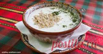 ″Таратор″ - болгарская ″окрошка″, и она вкуснее нашей! Вот рецепт 
Идеальное блюдо для лета.

Можно ли назвать таратор супом? Можно, но лучше этого не делать. Настоящий таратор это не только суп и не обязательно первое блюдо. Он родом из Болгарии, там его подают и в…