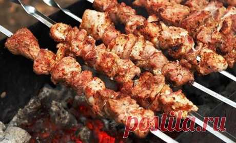 Самые популярные способы приготовить фантастически мягкое мясо на шашлыки всего за 30 минут! Любое жесткое мясо станет мягким.