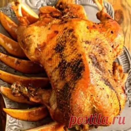 Сегодня мы узнаем как приготовить вкусного гусь с грушами,гусь в духовке рецепт с фото,блюда из гуся рецепты с фото
Для того чтобы приготовить гусь с грушами
Вам понадобится : 1 гусь весом 3,5-4 кг, 8 небольших твердых груш, 2 стебля молодого порея только белая часть, 3 см свежего корня имбиря, сок 1 лимона, 2 ст. ложки сахара, 1 ч. ложка молотого кориандра, молотая корица, соль и свежемолотый черный перец по вкусу, сливочное масло