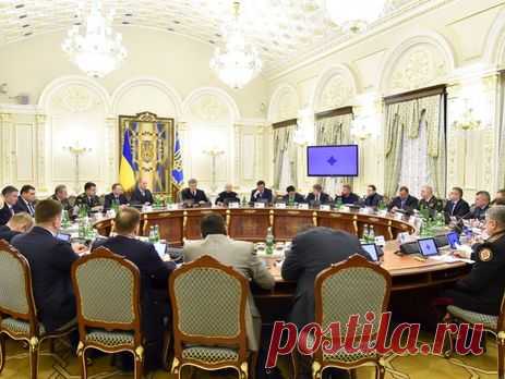 Прекращение транспортного сообщения с оккупированным Донбассом и санкции против российских банков. Полный список решений СНБО / Гордон