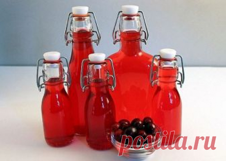 Рецепт клюквенной настойки на водке: как сделать в домашних условиях
Ингредиенты:
Клюква - 1 стакан
Сахар - 1 стакан
Водка - 1 бутылка
Вода - 100 мл (для сиропа)