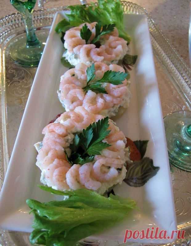 Ананасы с сыром и креветками. Прекрасная закуска для новогоднего стола.