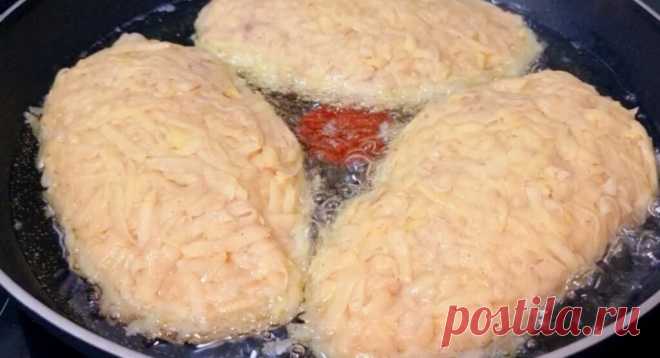 Рецепт подсмотрела на банкете. Беру 3 яйца и 3 грудки: теперь курицу готовлю только так