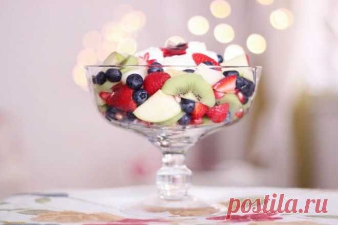 Сезонный фруктовый салат с мороженным — рецепт