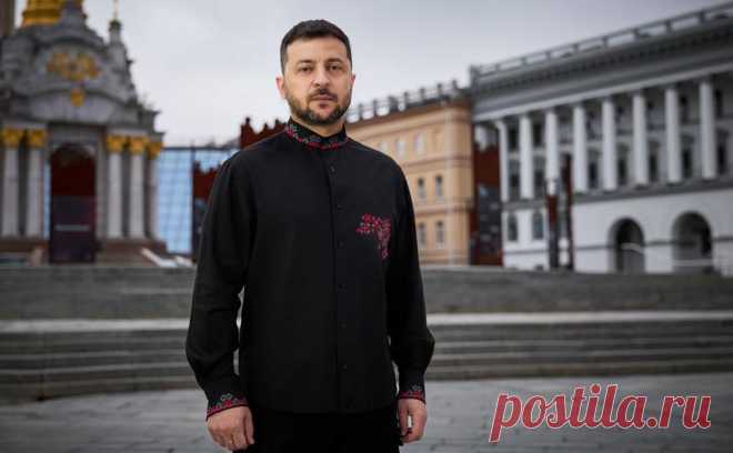 Зеленский заявил, что Украина не «бедная родственница», а сильный союзник. В Европе и США к Украине прислушиваются, ей не говорят: «Подождите за дверью», а ее место — за столом переговоров, подчеркнул украинский лидер