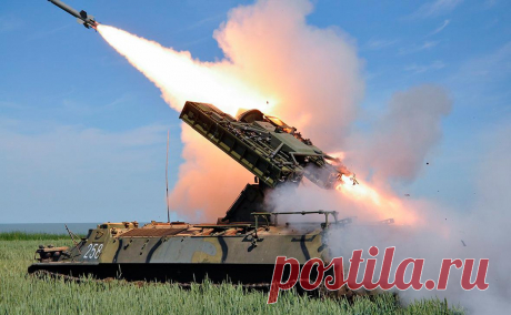 Над Татарстаном сбили украинский дрон. В Росавиации ранее сообщили, что аэропорты Казани и Нижнекамска временно не принимают и отправляют самолеты. В пресс-службе главы региона заявили, что в Верхнеуслонском районе успешно проведена «проверка боеготовности»