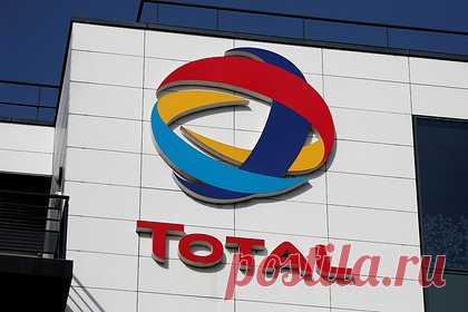 Французский нефтегазовый гигант назвал причину продолжения работы в России. Французский нефтегазовый гигант TotalEnergies сохраняет присутствие в России, чтобы обеспечивать поставки энергоносителей в Европу. Такую причину назвал гендиректор Патрик Пуянне. TotalEnergies сохранила контракт с заводом по сжижению природного газа, 70 процентов продукции которого идет в Европу.