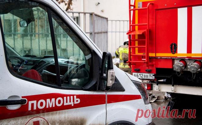 В Крыму госпитализировали четырех эвакуированных после взрыва на складе. Двенадцати жителям Красногвардейского района Крыма, эвакуированным в пункт временного размещения после атаки беспилотника на склад боеприпасов, оказана медицинская помощь, четверо из них госпитализированы, сообщили «РИА Новости» в пресс-службе Минздрава.