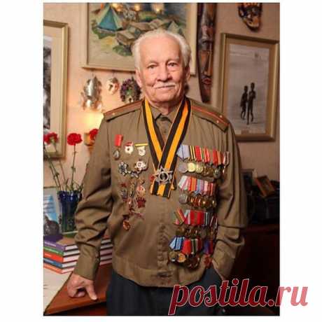 ШЕСТЬ РАЗ Я ДОЛЖЕН БЫТЬ ПОГИБНУТЬ&quot;.РАЗВЕДЧИК.В ПРОШЛОМ ГОДУ СПРАВИЛ 90-ЛЕТИЕ.33 НАГРАДЫ.

Война и мир лейтенанта Транквиллицкого.

Юрий Николаевич Транквиллицкий (р. 1925) — советский кинооператор. В 1938 году занимался самбо в спортклубе «Крылья Советов». В 1942 году работал слесарем-сборщиком на военном заводе. С 17 лет — на фронтах Великой Отечественной войны, гвардии младший лейтенант (войну окончил в звании лейтенанта). Участник операции «Багратион». Выжить на войне помогло самбо.