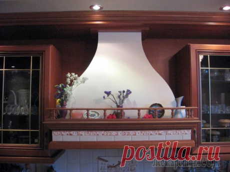 Самодельная кухонная вытяжка Кухонная вытяжка своими рукамиКонструктивно вытяжка состоит из двух независимых элементов. Электрической вытяжки и декоративного корпуса. Оба эти элемента крепятся на стене над плитой абсолютно незави...