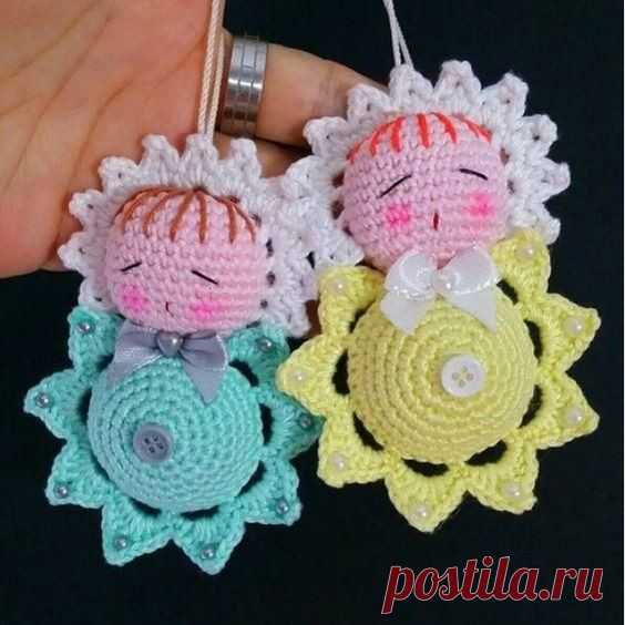 Аппликации и подвески-игрушки для самых маленьких, подборка.

#подборка #поделка #аппликация #амигуруми #игрушка #вязание #крючок #хендмейд #новорожденный #декор #дизайн #идея #рукоделие #творчество