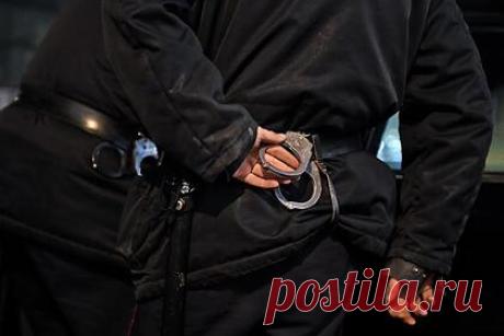 Напавших на магазин в Подмосковье грабителей задержали. В подмосковной Истре полицейские задержали четверых грабителей, напавших с битами на магазин в селе Новопетровское и убивших продавщицу. Об этом «Ленте.ру» сообщила официальный представитель регионального управления СКР Ольга Врадий. Нападение произошло ночью 9 февраля. Злоумышленники убили кассиршу и избили директора.