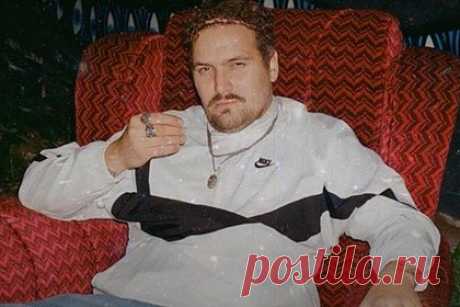 Артисты выразили соболезнования в связи с гибелью основателя Cream Soda. Российские артисты выразили соболезнования в связи со смертью основателя группы Cream Soda Дмитрия Свиргунова, провалившегося под лед в Ярославской области. Хип-хоп-исполнитель Федук выразил восхищение творчеством музыканта, а певица Манижа призналась, что у нее нет слов в связи со смертью Свиругнова.