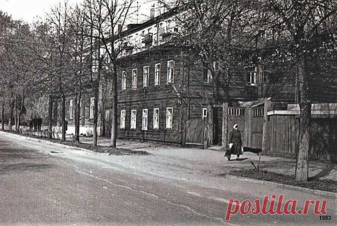 Отделения полиции и суды вместо исторических зданий. Как менялась улица Молодой Гвардии
Отделения полиции и суды вместо исторических зданий. Как менялась улица Молодой Гвардии Улица Молодой Гвардии появилась в Вятке в 1784 году и сначала носила название в честь Стефановской церкви, которая находилась на пересечении с улицей Казанской. Долгое время Стефановская была периферийной улицей, активно...
Читай дальше на сайте. Жми подробнее ➡