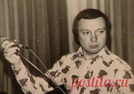 Каждая его песня была золотым шлягером !

 ( 24 января 1942 — 26 апреля 1997 ) - советский эстрадный певец, тенор,
 Заслуженный артист Марийской АССР

Валерий Владимирович 
Ободзинский родился 24 января 1942 года в Одессе, когда город был 
оккупирован фашистами. В полтора года его чуть не застрелил немецкий 
офицер. Потом было голодное детство, юность в среде одесских хулиганов.
 Он хорошо пел, играл на контрабасе, был обаятелен – и отвлекал публику,
 пока шайка «чистила» ...