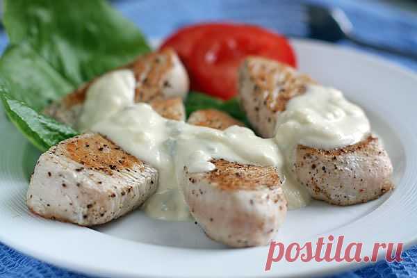 Foodclub — кулинарные рецепты с пошаговыми фотографиями - Филе индейки с сырным соусом.